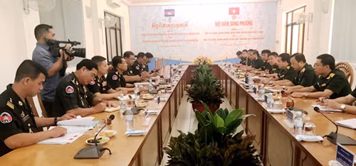 越柬两国军队工兵司令部加强务实合作 ảnh 2 越柬两国军队工兵司令部加强务实合作 ảnh 2
