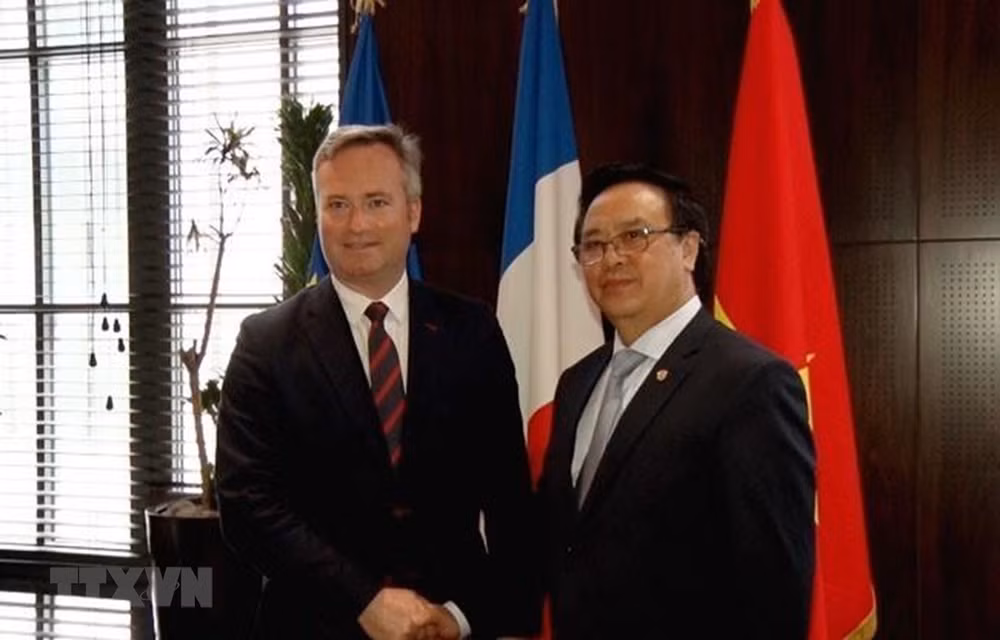 越南共产党代表团对法国进行工作访问 ảnh 1 越南共产党代表团对法国进行工作访问 ảnh 1
