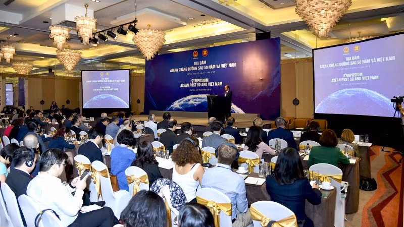 越南外交部举行“东盟50年历程与越南”座谈会 ảnh 1