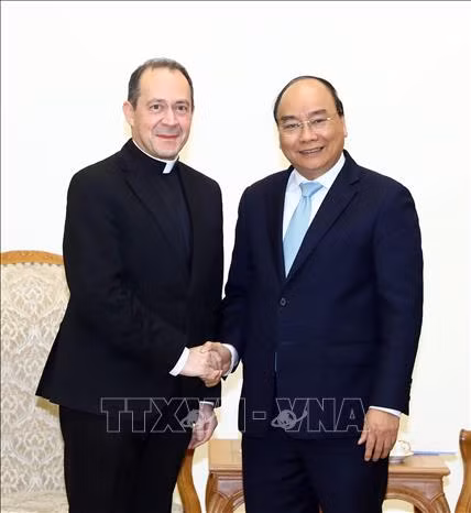 越南政府总理阮春福会见梵蒂冈外交部副部长安东内伊·卡米莱利 ảnh 1 越南政府总理阮春福会见梵蒂冈外交部副部长安东内伊·卡米莱利 ảnh 1
