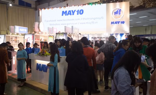 2018年越南时装展销会即将举行 ảnh 1