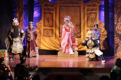 纪念越南改良曲艺术100周年发展历程的展览-表演活动开幕 ảnh 1