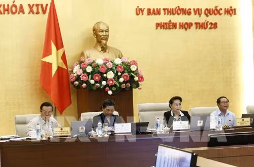 越南国会常委会第28次会议：第十四届国会第六次会议将选举产生国家主席 ảnh 1