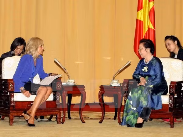 越南国家副主席阮氏缘会见美国副总统夫人吉尔·拜登 ảnh 1 越南国家副主席阮氏缘会见美国副总统夫人吉尔·拜登 ảnh 1