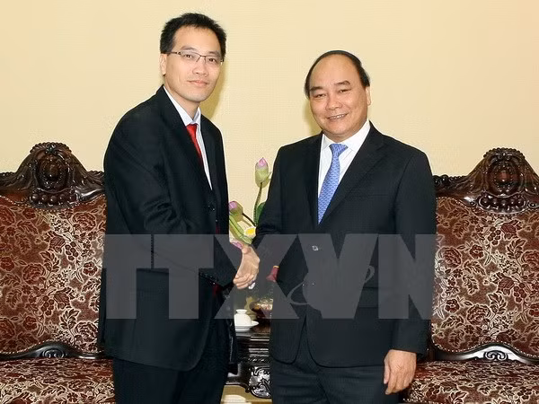 越南政府副总理阮春福会见新加坡贪污调查局局长 ảnh 1 越南政府副总理阮春福会见新加坡贪污调查局局长 ảnh 1