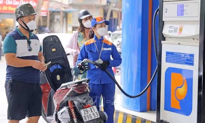 7月11日0时起越南国内成品油价格下降3000多越盾 ảnh 1 7月11日0时起越南国内成品油价格下降3000多越盾 ảnh 1