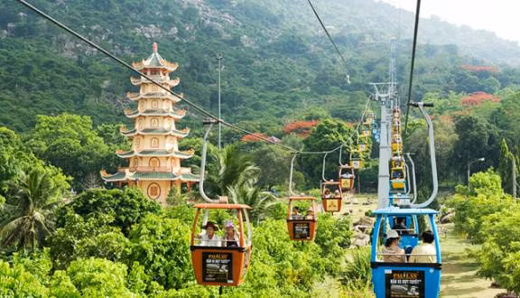 西宁省力争到2030年将旅游业培育成为经济拳头产业 ảnh 1 西宁省力争到2030年将旅游业培育成为经济拳头产业 ảnh 1