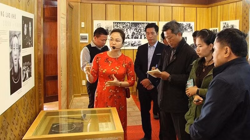 越老特殊友好情谊的象征 ảnh 1