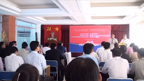 越南协助老挝记者队伍提高业务能力 ảnh 1