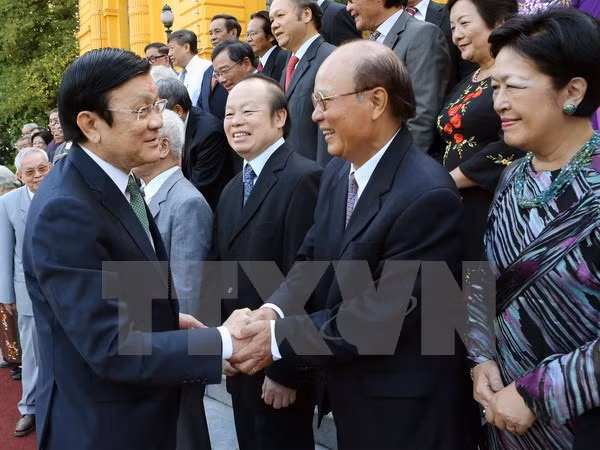 国家主席张晋创会见外交部历代模范干部代表团 ảnh 1 国家主席张晋创会见外交部历代模范干部代表团 ảnh 1
