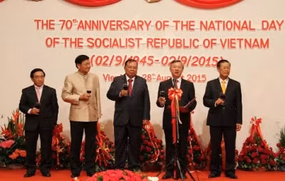 越南驻各国大使馆纷纷举行仪式庆祝九•二国庆70周年 ảnh 1