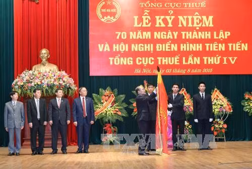 越南国会主席阮生雄出席越南税务总局成立70周年纪念典礼 ảnh 1