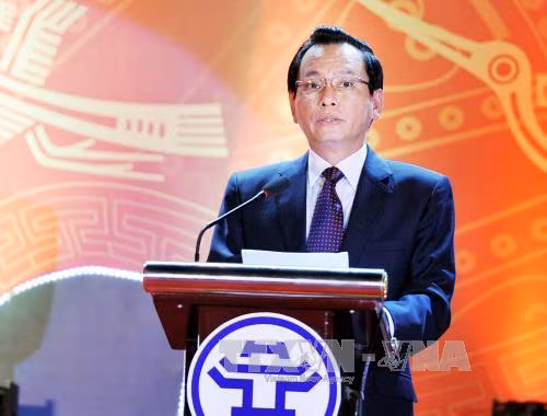 河内市举行2015届优秀毕业生表彰大会 ảnh 2