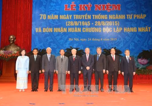 阮富仲总书记出席越南司法部门成立70周年纪念活动 ảnh 2