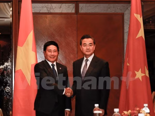 越南政府副总理兼外长范平明会见中国外交部长王毅 ảnh 1 越南政府副总理兼外长范平明会见中国外交部长王毅 ảnh 1