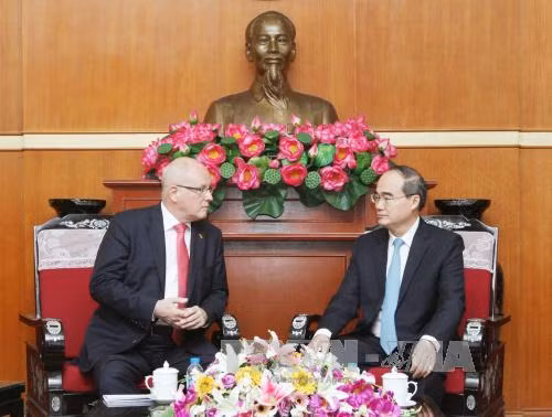 越南祖国阵线中央委员会主席会见德国客人 ảnh 1