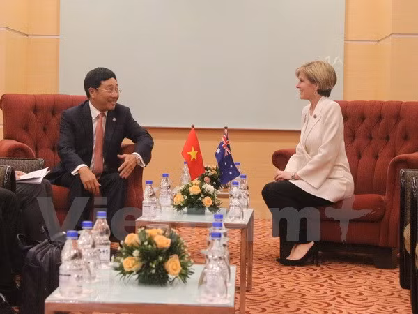 越南政府副总理兼外长同欧盟外交与安全政策高级代表和澳大利亚外长会晤 ảnh 1
