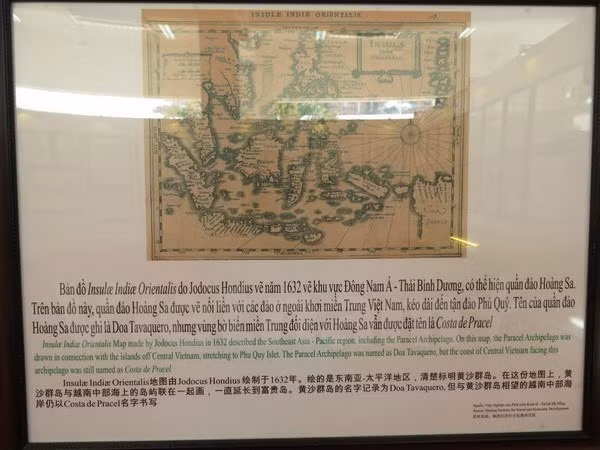 “越南黄沙和长沙两个群岛—历史证据和法律依据”资料和地图展在广南省开展 ảnh 1 “越南黄沙和长沙两个群岛—历史证据和法律依据”资料和地图展在广南省开展 ảnh 1