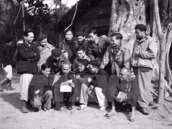“越南国家70周年发展历程”资料展亮相河内 ảnh 1