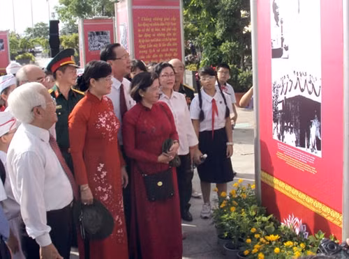 越南国庆节即将来临河内各条街道喜庆气氛浓郁 ảnh 2 越南国庆节即将来临河内各条街道喜庆气氛浓郁 ảnh 2