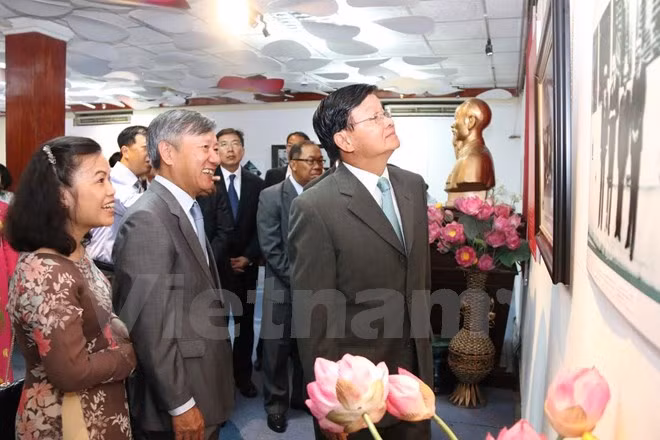 越南外交部门成立70周年图片展在老挝举行 ảnh 1
