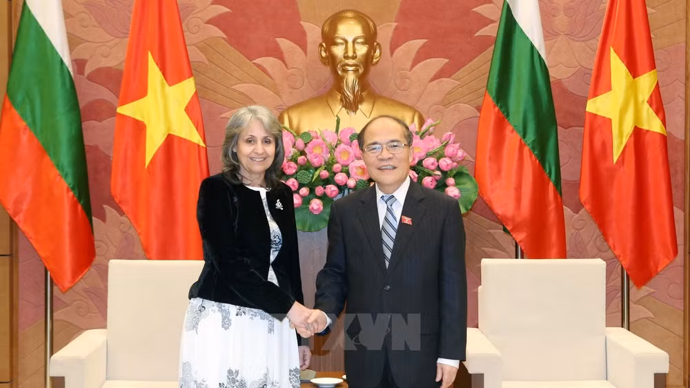 越南国会主席阮生雄会见保加利亚副总统马尔加里塔•波波娃 ảnh 1