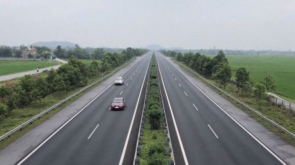 150多个承包商申请参加三个北南高速公路公共投资项目 ảnh 1 150多个承包商申请参加三个北南高速公路公共投资项目 ảnh 1