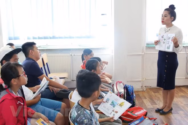 越南语暑假培训班在捷克开班 ảnh 2
