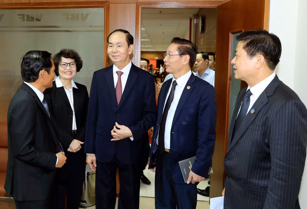 国家主席陈大光与越南律师协会举行工作会谈 ảnh 1 国家主席陈大光与越南律师协会举行工作会谈 ảnh 1
