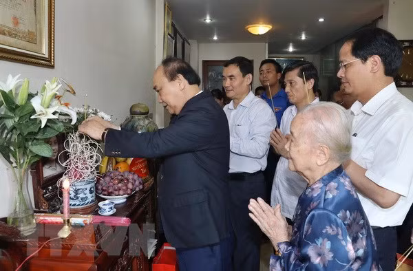 阮春福总理走访慰问基层烈士家属 ảnh 2 阮春福总理走访慰问基层烈士家属 ảnh 2