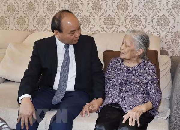阮春福总理走访慰问基层烈士家属 ảnh 1 阮春福总理走访慰问基层烈士家属 ảnh 1