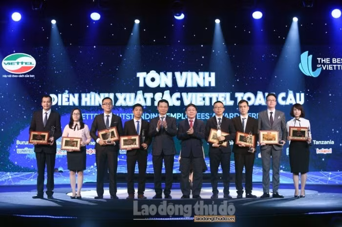 Viettel八个先进集体和八名先进个人获表彰 ảnh 1