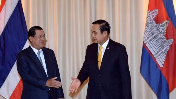 泰国总理与柬埔寨首相就促进双边关系举行会谈 ảnh 1