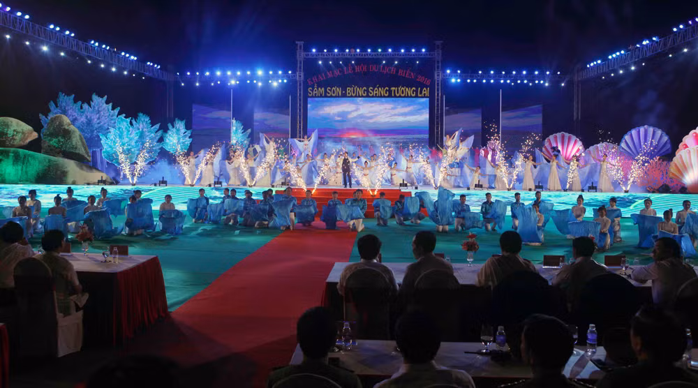 2016年清化省岑山海洋旅游节正式开幕 ảnh 1