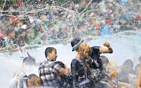 柬老缅泰四国的传统新年在胡志明市举行 ảnh 2