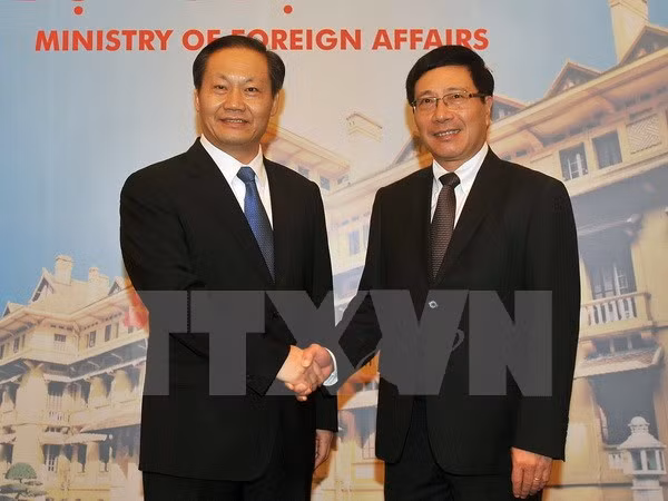 越南政府副总理兼外长范平明会见广西壮族自治区党委书记彭清华 ảnh 1