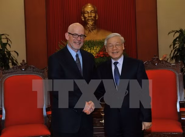 越共中央总书记阮富仲会见美共全国主席约翰•巴切特尔 ảnh 1 越共中央总书记阮富仲会见美共全国主席约翰•巴切特尔 ảnh 1