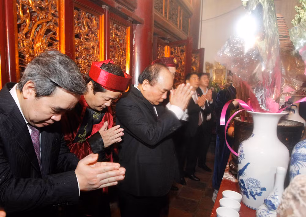 2018年雄王始祖忌日敬香仪式隆重举行 ảnh 1 2018年雄王始祖忌日敬香仪式隆重举行 ảnh 1