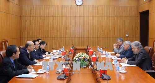 越共中央经济部部长阮文平会见能源领域的国际专家代表团 ảnh 1 越共中央经济部部长阮文平会见能源领域的国际专家代表团 ảnh 1