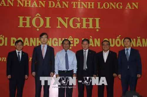 隆安省领导与韩国投资者进行对话 为企业疏解困难 ảnh 2 隆安省领导与韩国投资者进行对话 为企业疏解困难 ảnh 2