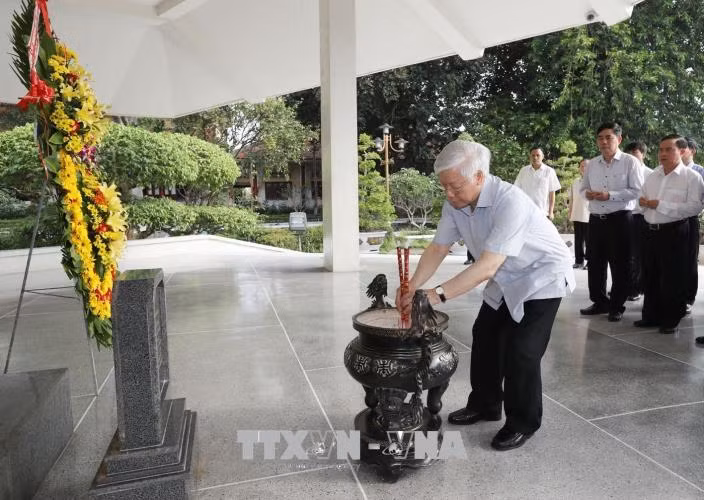 越南共产党总书记阮富仲走访同塔省 ảnh 2