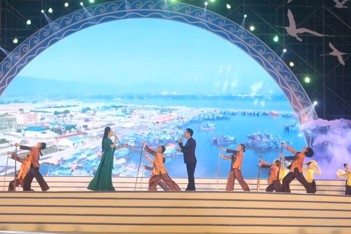 清化省2018年岑山旅游节正式开幕 ảnh 1