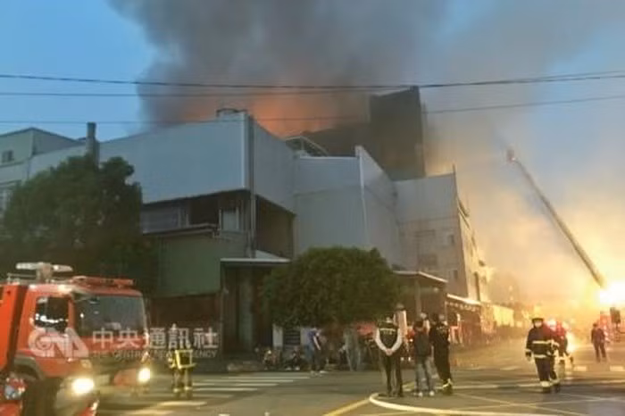 台湾桃园一工厂发生大火 尚无越南工人伤亡报告 ảnh 1 台湾桃园一工厂发生大火 尚无越南工人伤亡报告 ảnh 1