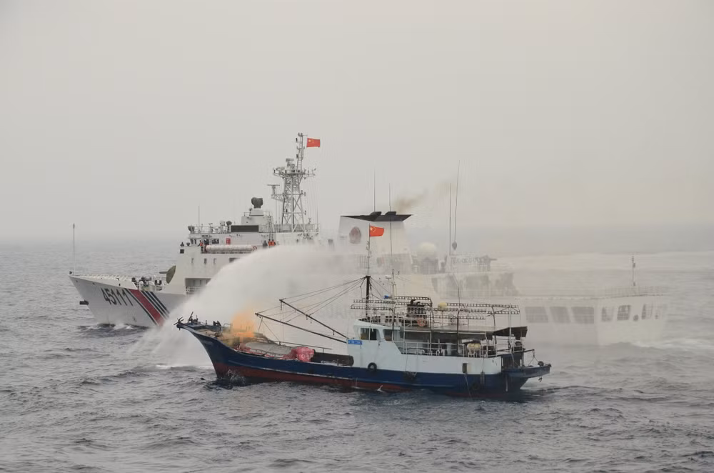 越中海警举行北部湾共同渔区海上搜救演练活动 ảnh 1 越中海警举行北部湾共同渔区海上搜救演练活动 ảnh 1