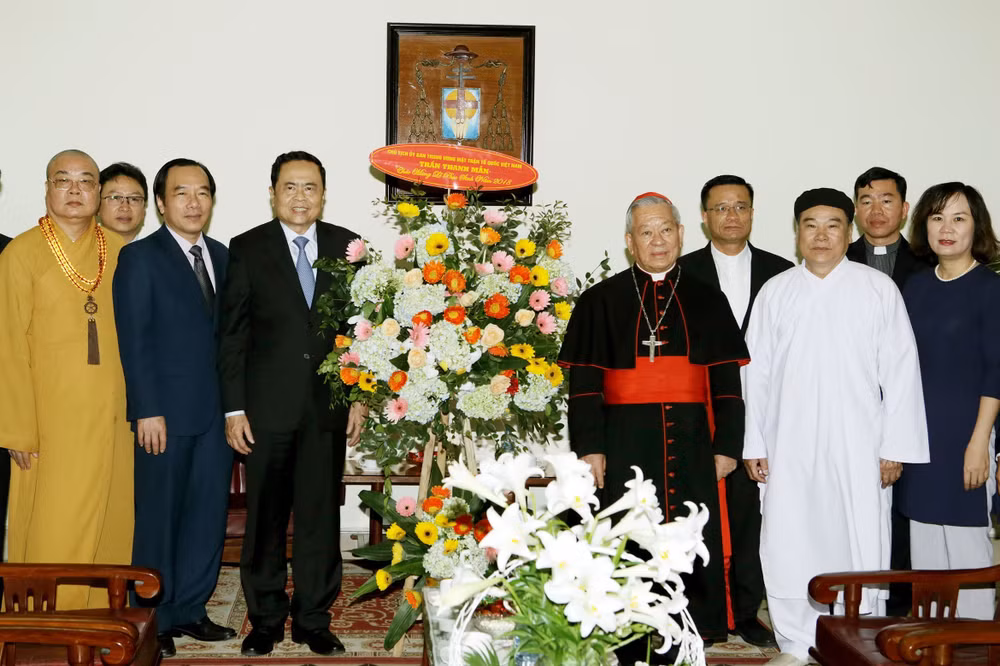 越南祖国阵线中央委员会主席陈青敏复活节期间开展走访慰问活动 ảnh 1 越南祖国阵线中央委员会主席陈青敏复活节期间开展走访慰问活动 ảnh 1