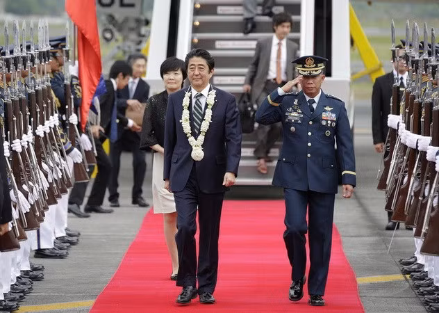日本首相安倍晋三访问菲律宾 ảnh 1