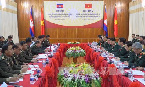 越南国防部长吴春历与柬埔寨国防大臣迪拜举行会谈 ảnh 2