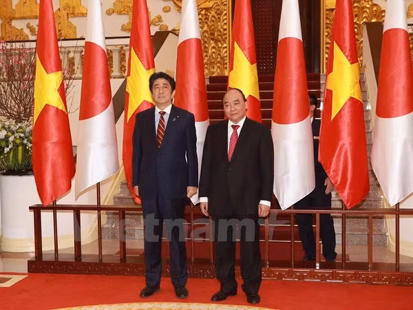 日媒密集报道日本首相安倍晋三访越 ảnh 1