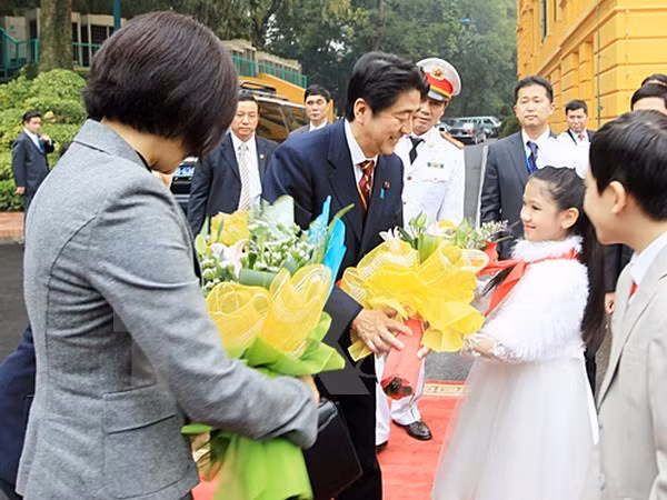 日本首相安倍晋三携夫人即将对越南进行正式访问 ảnh 1 日本首相安倍晋三携夫人即将对越南进行正式访问 ảnh 1
