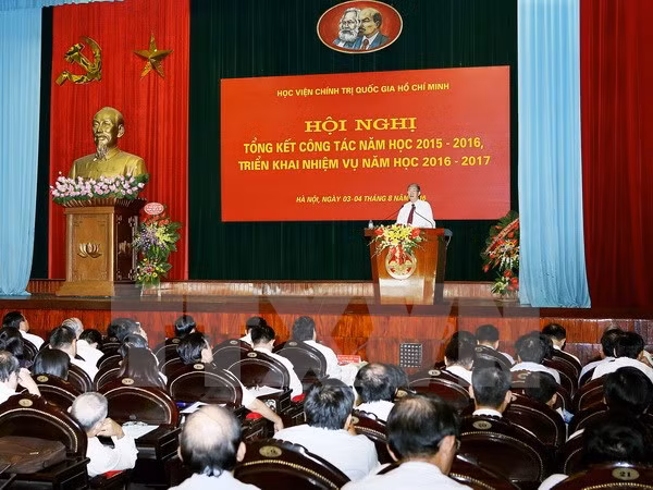 越共中央组织部部长范明正出席提升高级政治理论培训质量会议 ảnh 1